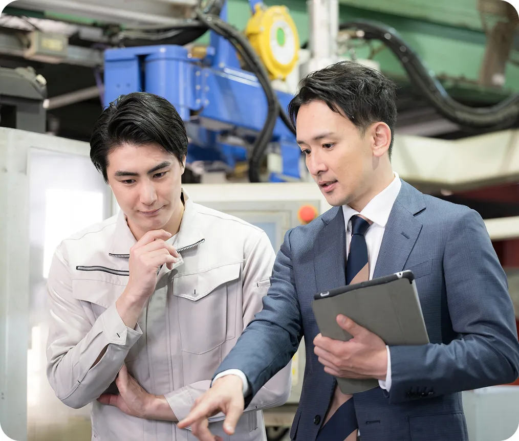 DX総合アドバイザーに相談する様子
